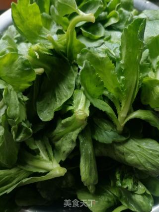 蒜香茼蒿的做法步骤：1