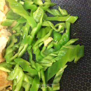青椒鸡蛋烧豆腐的做法步骤：7