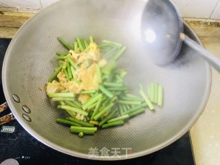 蒜苔炒鸡蛋的做法步骤：8
