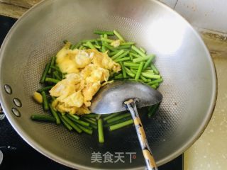 蒜苔炒鸡蛋的做法步骤：7