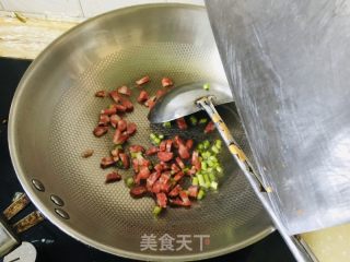 五彩炒饭的做法步骤：2