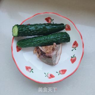 黄瓜拌猪头肉的做法步骤：1