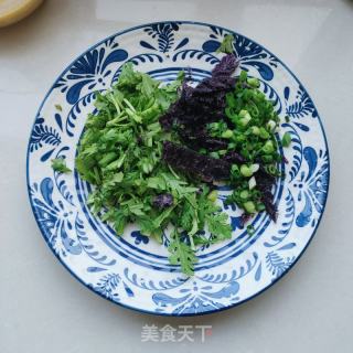 紫菜、茼蒿鸡蛋饼的做法步骤：1