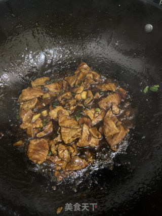 蒜苔炒肉的做法步骤：2