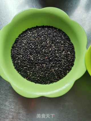 黑芝麻核桃粉的做法步骤：1