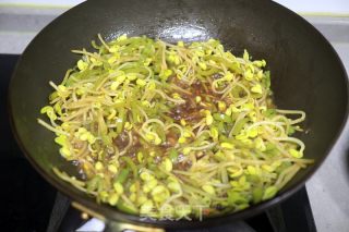 素炒辣椒黄豆芽的做法步骤：6