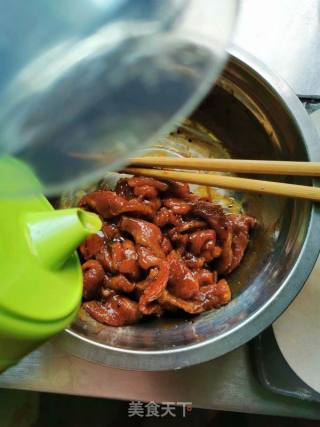 金针菇烤牛肉的做法步骤：2