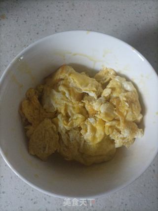 蒜苔白玉菇炒鸡蛋的做法步骤：7