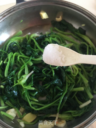 蒜蓉菠菜的做法步骤：5