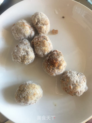 虾仁肉丸炖豆腐的做法步骤：2
