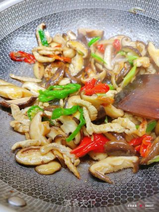 香菇炒肉的做法步骤：8