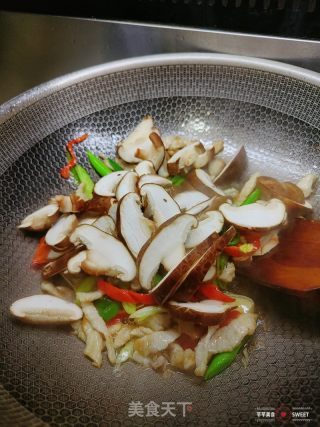香菇炒肉的做法步骤：6