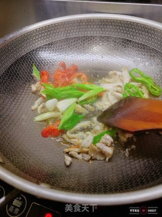 香菇炒肉的做法步骤：5