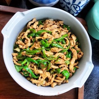 青椒炒肉的做法步骤：11