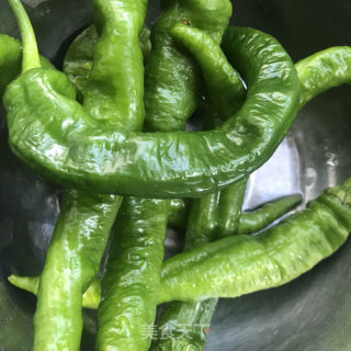青椒炒肉的做法步骤：1