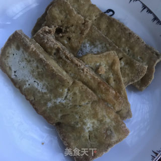 油豆腐拌黄瓜丝的做法步骤：2