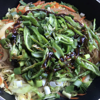 包菜胡萝卜炒粉条的做法步骤：10