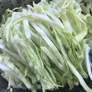 包菜胡萝卜炒粉条的做法步骤：4