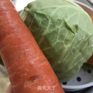 包菜胡萝卜炒粉条的做法步骤：1