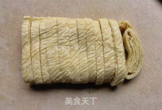金针菇木耳拌豆腐皮的做法步骤：1