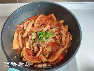 五花肉腐竹煲的做法步骤：11
