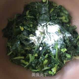 油泼菠菜搓搓的做法步骤：2