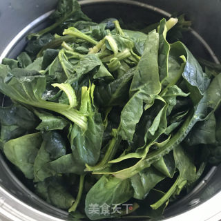 油泼菠菜搓搓的做法步骤：1