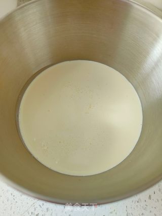 红丝绒奶油蛋糕的做法步骤：2