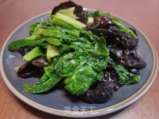 油麦菜炒木耳的做法步骤：5