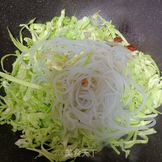 圆白菜炒土豆粉的做法步骤：5