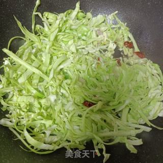 圆白菜炒土豆粉的做法步骤：4