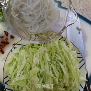 圆白菜炒土豆粉的做法步骤：3