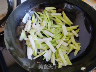 莴笋炒牛肉的做法步骤：6