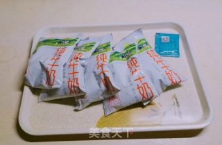 草莓坚果酸奶杯的做法步骤：1