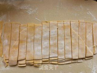 手擀南瓜宽面的做法步骤：9