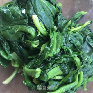 菠菜粉条蒸饺的做法步骤：1