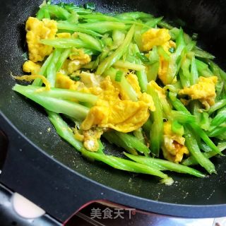 西芹炒蛋的做法步骤：9