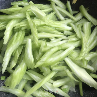 西芹炒蛋的做法步骤：7