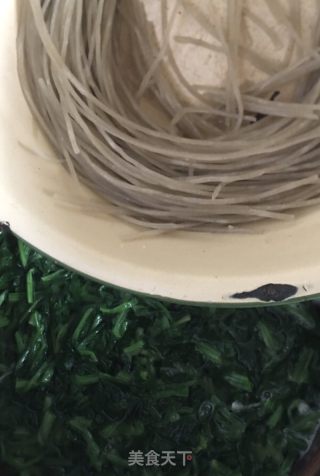 菠菜粉条炖扇骨的做法步骤：7