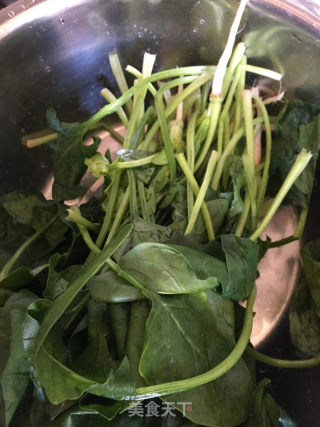 菠菜粉条炖扇骨的做法步骤：2