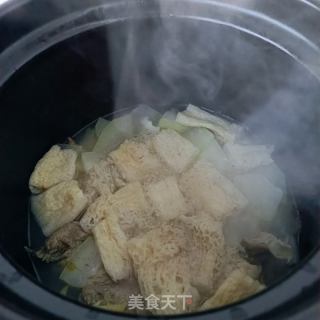 竹荪冬瓜排骨汤的做法步骤：9