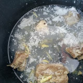 竹荪冬瓜排骨汤的做法步骤：7