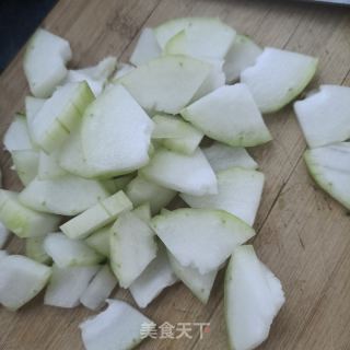 竹荪冬瓜排骨汤的做法步骤：1