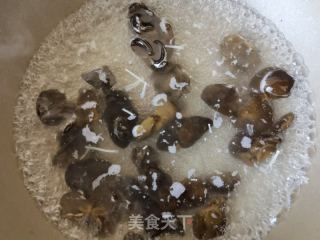 金针菇木耳拌鸡蛋的做法步骤：4