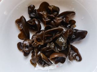 金针菇木耳拌鸡蛋的做法步骤：3