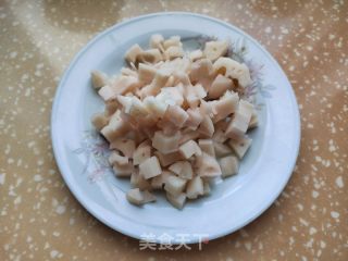 糖醋藕丁的做法步骤：1