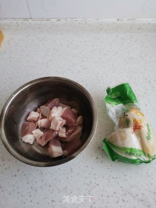 冬笋焖五花肉的做法步骤：1