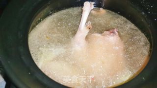 胡萝卜烧鸭的做法步骤：1