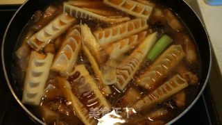 五花肉烧春笋的做法步骤：8