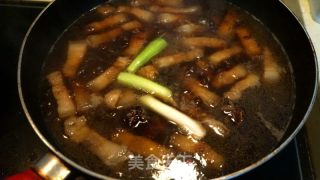 五花肉烧春笋的做法步骤：6